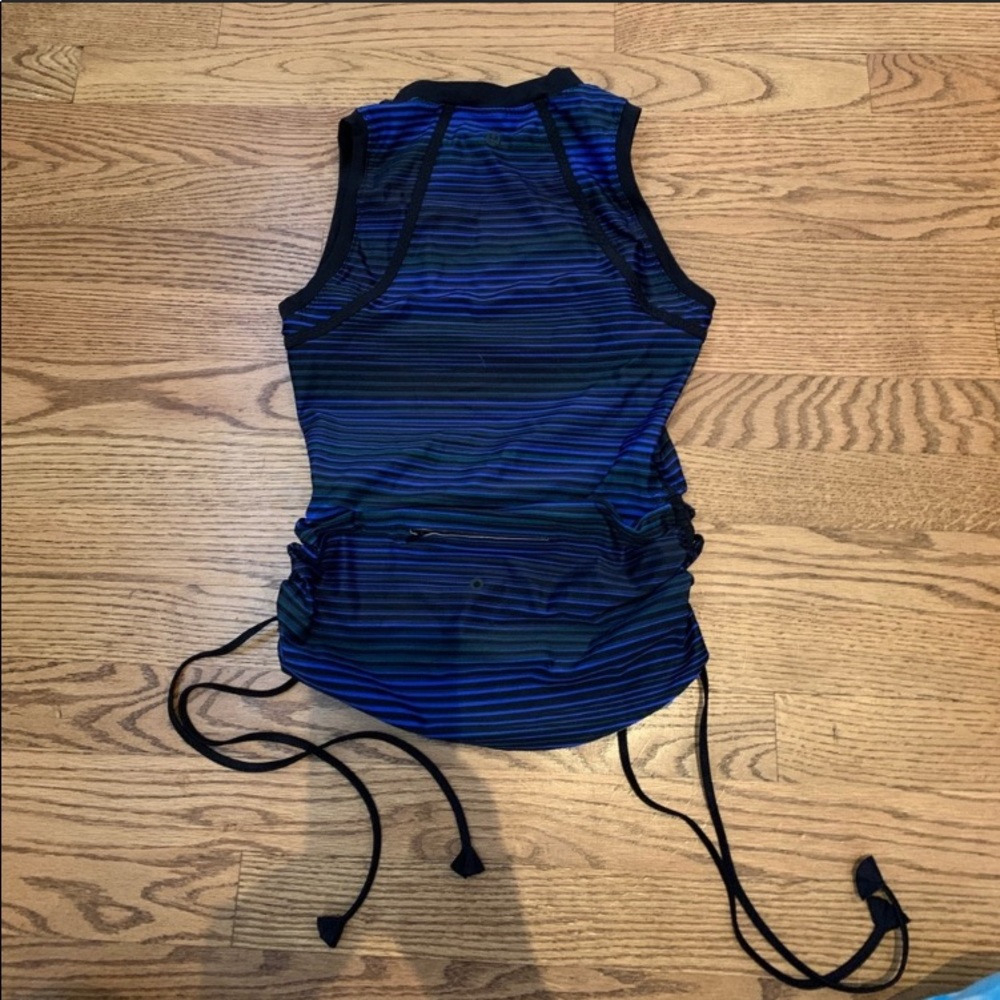 Lululemon rash guard - Picture 2 of 4